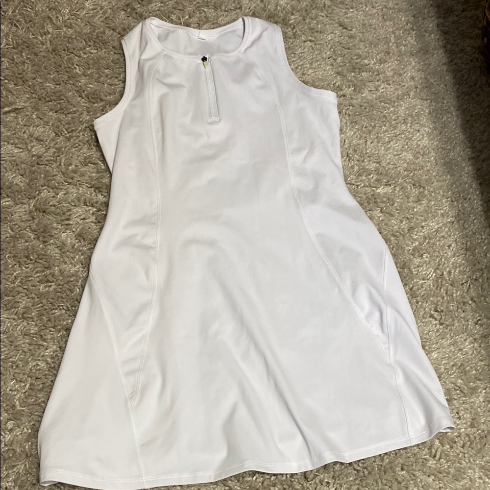 Elegant White Sleeveless Dress